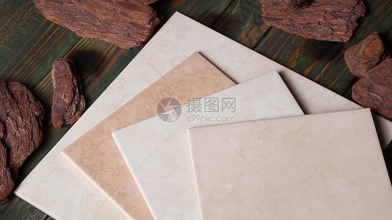 以下是一些性价比高的中档瓷砖品牌：
